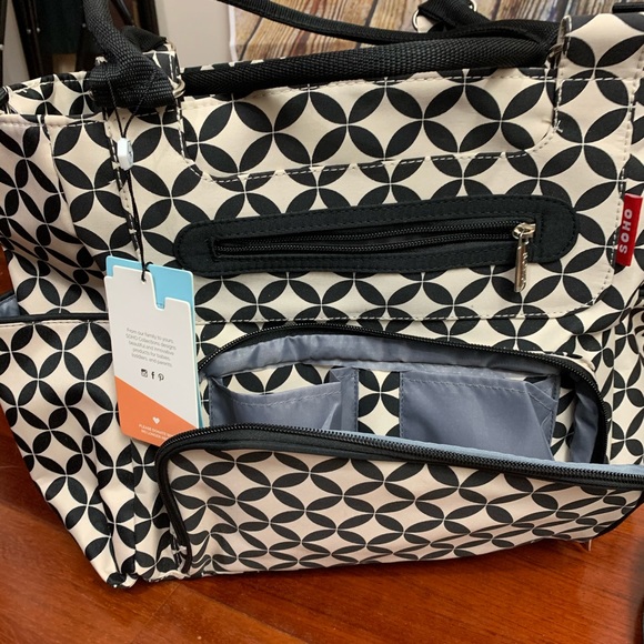 Soho Collections Tote/ Diaper Bag / Travel bag NWT - Picture 7 of 9